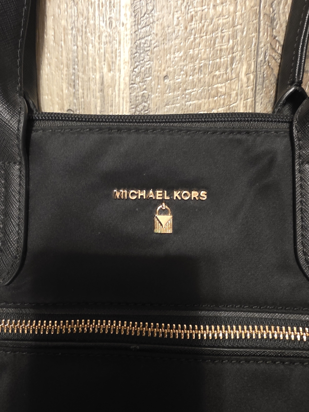 MICHAEL KORS Classic Nylon Shoulder Tote - Picture 3 of 8